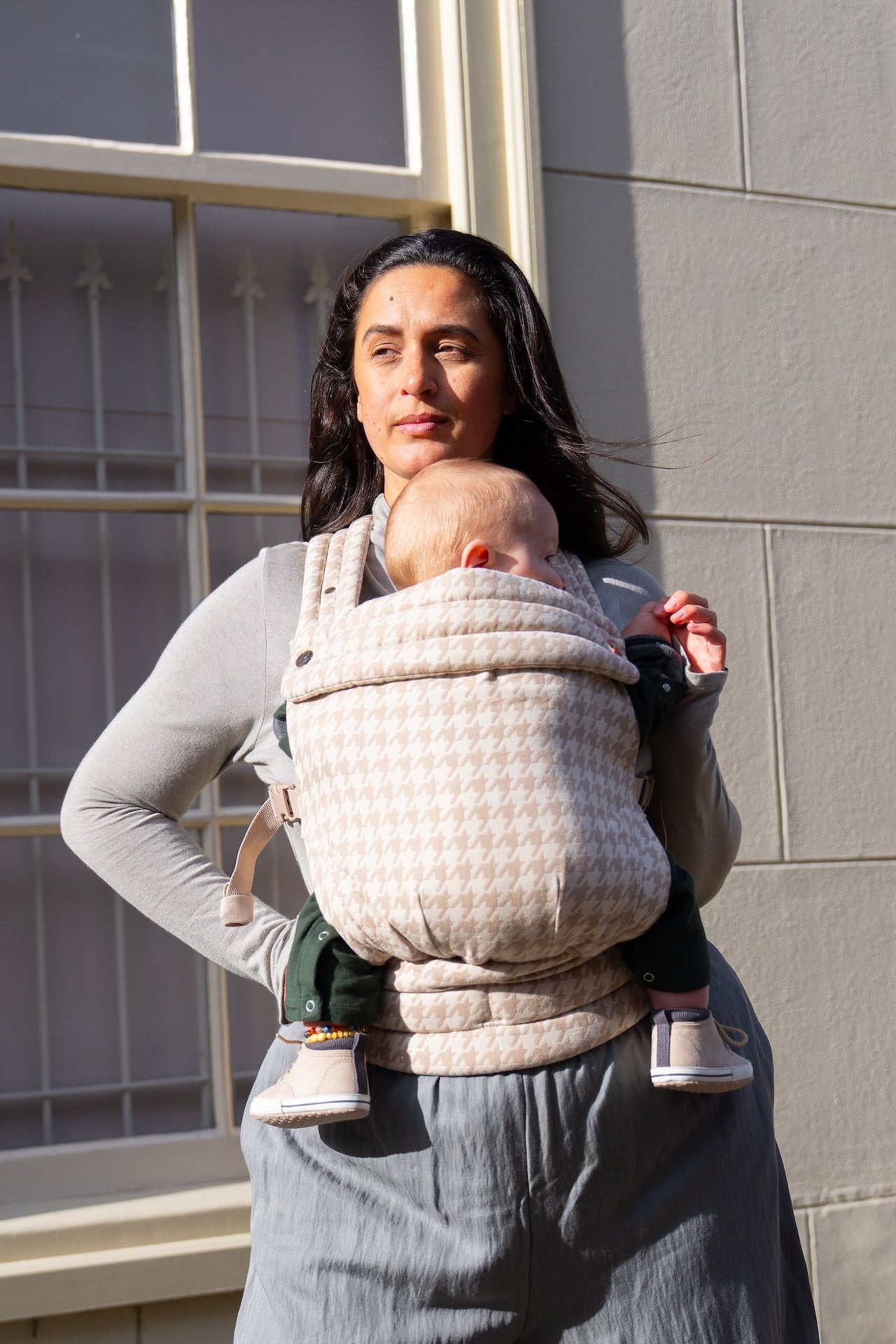Koala Cuddle Carrier™ – Houndstooth Beige